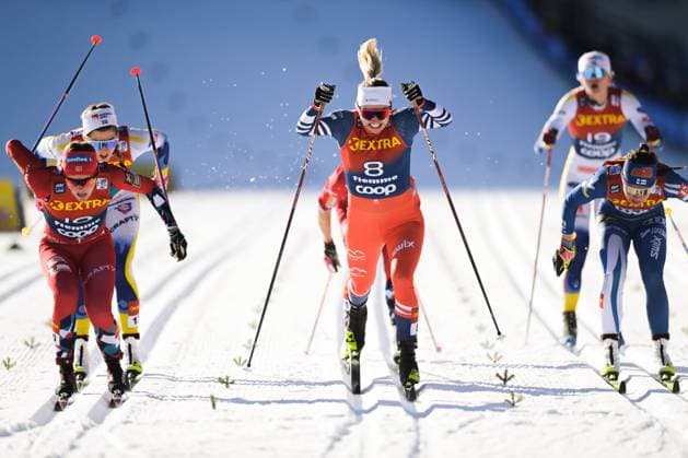 Bilder des Jahres 2023, Sport 01 Januar Sport Themen der Woche KW01 Sport Bilder des Tages 230106 Mathilde Myhrvold of Norway and Tereza Beranova of Czech Republic competes in women?s sprint semi final during Tour de Ski on January 6, 2023 in Val di Fiemme. Photo: Maxim Thore BILDBYRAN kod MT MT0437 skidor cross-country skiing langrenn tour de ski day 7 womens sprint bbeng Copyright: MAXIMxTHORE BB230106MT071