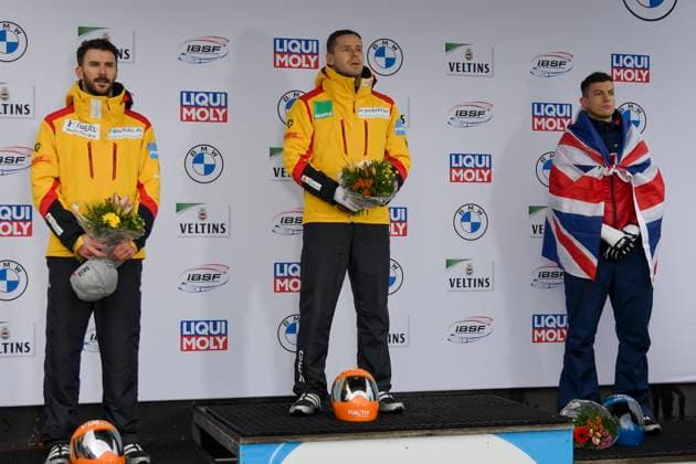 Bilder des Jahres 2023, Sport 01 Januar Sport Themen der Woche KW01 Sport Bilder des Tages vl. JUNGK Axel GER GROTHEER Christopher GER WESTON Matt GBR Siegerehrung 06.01.2023 ¢ Skeleton Herren ¢ BMW IBSF Weltcup Bob & Skeleton in Winterberg, Veltins-Arena, NRW Germany