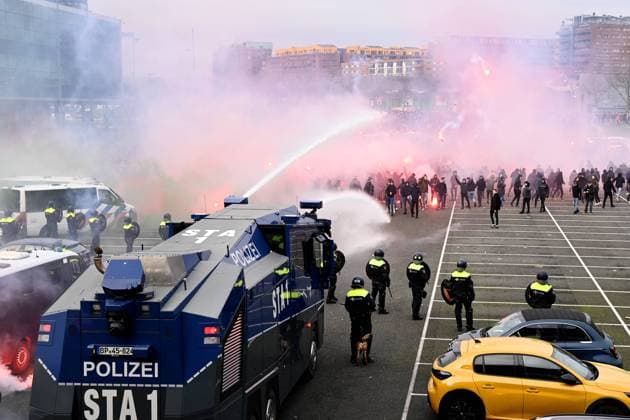 Bilder des Jahres 2023, Sport 01 Januar Sport Bilder des Tages ROTTERDAM - Crowd ahead of the Dutch premier league match between Feyenoord and Ajax at Feyenoord Stadion de Kuip on January 22, 2023 in Rotterdam, Netherlands. ANP OLAF KRAAK Dutch Eredivisie 2022 2023 xVIxANPxSportx xxANPxIVx