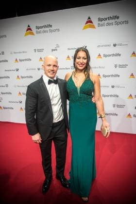 21.01.2023 xesx Frankfurt am Main, Festhalle Der 52. Ball des Sports der Deutschen Sporthilfe Glücklich beim Ball des Sports von links: Weltmeister und Olympiasieger Fabian Hambüchen mit seiner Frau Viktoria,