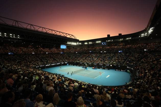Bilder des Jahres 2023, Sport 01 Januar Sport Bilder des Tages Mandatory Credit: Photo by Ella Ling Shutterstock (13736327ag) The sunset during Victoria Azarenka of Belarus v Elena Rybakina of Kazakhstan Australian Open, Day Eleven, Tennis, Melbourne Park, Melbourne, Australia - 26 Jan 2023 Australian Open, Day Eleven, Tennis, Melbourne Park, Melbourne, Australia - 26 Jan 2023 Copyright: xEllaxLing Shutterstockx 13736327ag