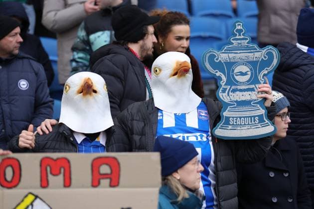 Bilder des Jahres 2023, Sport 01 Januar Sport Bilder des Tages Brighton & Hove Albion v Liverpool 29 January 2023, Brighton - FA Cup 4th Round - Brighton & Hove Albion v Liverpool - Brighton fans dress as seagulls - Photo: Jacques Feeney Offside. Brighton UK Copyright: xJacquesxFeeneyx xOffsidexOffside