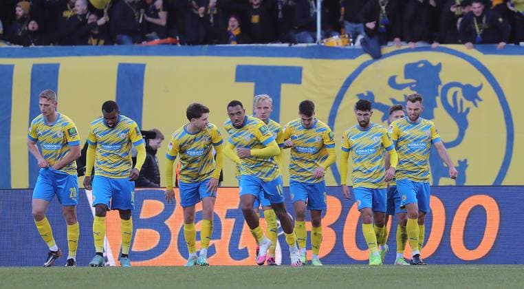 Torjubel Braunschweig Fussball, Herren, Saison 2022 2023, 2.BL, Eintracht Stadion, Eintracht Braunschweig - 1.FC Heidenheim DFL REGULATIONS PROHIBIT ANY USE OF PHOTOGRAPHS AS IMAGE SEQUENCES AND OR QUASI-VIDEO.
