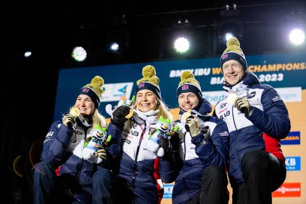 Bilder des Jahres 2023, Sport 02 Februar Sport Themen der Woche KW06 Sport Bilder des Tages 08.02.2023, GER, Biathlon, Saison 2022 2023, BMW IBU Weltmeisterschaften, Siegerehrung 4X6KM MIXED RELAY TANDREVOLD Ingrid Landmark (Norwegen) ROEISELAND Marte Olsbu (Norwegen) LAEGREID Sturla Holm (Norwegen) BOE Johannes Thingnes (Norwegen) Oberhof Medal Plaza Kurpark Thüringen Deutschland
