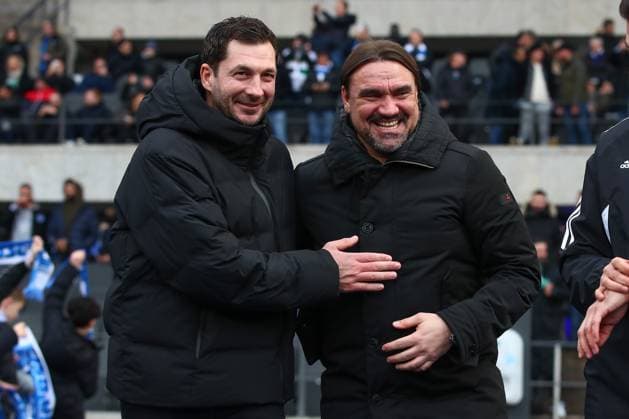 Berlin, Deutschland 12. Februar 2023: 1. BL - 2022 2023 - Hertha BSC Berlin vs. Borussia Mönchengladbach v.l. Sandro Schwarz (Hertha, Trainer), Daniel Farke (Moenchengladbach, Trainer) DFL regulations prohibit any use of photographs as image sequences and or quasi-video Olympiastadion Berlin Copyright: xFotostandx xTaegerx