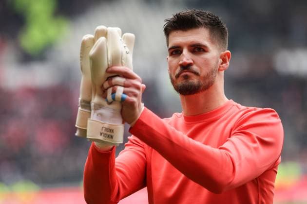 Fussball: 1. Bundesliga, FC St. Pauli - 1 FC Kaiserslautern, Hamburg, 12.02.2023 Jubel von Torwart Nikola Vasilj (Pauli) Hamburg Germany