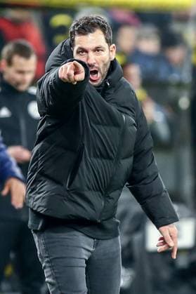 Sandro Schwarz (Hertha BSC, Chef-Trainer) unzufrieden, enttäuscht enttaeuscht, gestikuliert, Gestik, GER, Borussia Dortmund BVB vs. Hertha BSC, Fussball, 1. Bundesliga, 21. Spieltag, Spielzeit 2022 2023, 19.02.2023, DFB DFL regulations prohibit any use of photographs as image sequences and or quasi-video., GER, Borussia Dortmund BVB vs. Hertha BSC, Fussball, 1. Bundesliga, 21. Spieltag, Spielzeit 2022 2023, 19.02.2023, DFB DFL regulations prohibit any use of photographs as image sequences and or quasi-video., Foto: Eibner-Pressefoto Gabriel Boia Dortmund Copyright: xEibner-Pressefoto GabrielxBoiax EP_EER