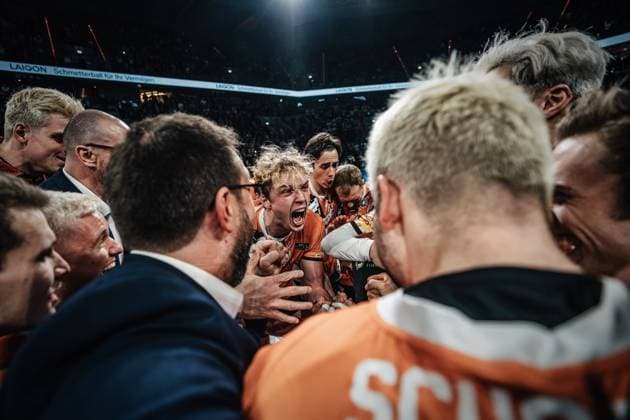 Bilder des Jahres 2023, Sport 02 Februar Sport Themen der Woche KW08 Sport Bilder des Tages Volleyball Herren Saison 2022 2023 DVV-Pokal Finale SWD powervolleys Düren vs. Berlin Recycling Volleys 26.02.2023 Die BR Volleys feiern ihren 3 zu 1 Erfolg über Düren im Finale des DVV-Pokal Mannheim SAP-Arena Baden-Wüttemberg Deutschland