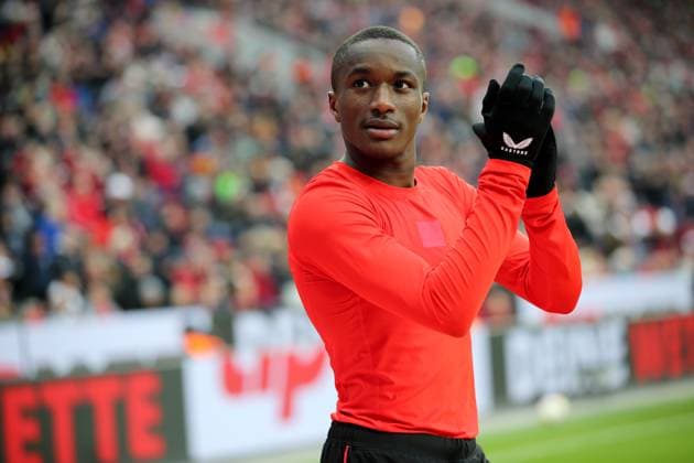 05.03.2023; Fussball; GER; Saison 2022 2023 ; 1.Bundesliga; 23.Spieltag. : Bayer 04 Leverkusen -- Hertha BSC : Moussa Diaby (19 B04) mit Dank an die Zuschauer als er Ausgewechselt wurde. DFL REGULATIONS PROHIBIT ANY USE OF PHOTOGRAPHS AS IMAGE SEQENCES AND OR QUASI-VIDEO. 1.Fussball-Bundesliga : 05.03.2023 Fussball; GER; Saison 2022 2023 ; 1.Bundesliga; 23.Spieltag. Bayer 04 Leverkusen--Hertha BSC :