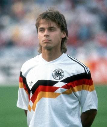 Fußball Europameisterschaft 1988 Eröffnungsspiel BR Deutschland - Italien in Düsseldorf 1:1 am 10.06.1988 Olaf Thon (GER)