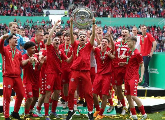 Bilder des Jahres 2023, Sport 04 April Sport Themen der Woche KW16 Deutscher Meister U19 A-Junioren ist der FSV Mainz 05. 23.04.2023, Fußball, U19 A-Junioren Finalspiel im den Meistertitel, 1. FSV Mainz 05 U19 - Borussia Dortmund U19 Saison 2022 23, MEWA Arena, Mainz, Deutschland, zmdz, ** DFB & DFL regulations prohibit any use of photographs as image sequences and or quasi-video. ** 1. FSV Mainz 05 U19 - Borussia Dortmund U19
