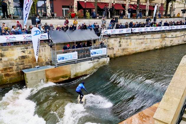Bilder des Jahres 2023, Sport 04 April Sport Themen der Woche KW17 Sport Bilder des Tages 4. Deutsche Rapid Surf Meisterschaft¯auf der enecity Leinewelle. Hannover, 29.04.2023