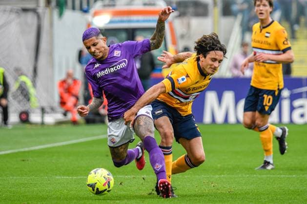 italian soccer Serie A match - ACF Fiorentina vs UC Sampdoria Fiorentina s Dodo fights for the ball against Sampdoria s Tommaso Augello during ACF Fiorentina vs UC Sampdoria, italian soccer Serie A match in Florence, Italy, April 30 2023 Florence Artemio Franchi stadium Italy Copyright: xFabioxFagiolinix xLiveMediax LPS_920720