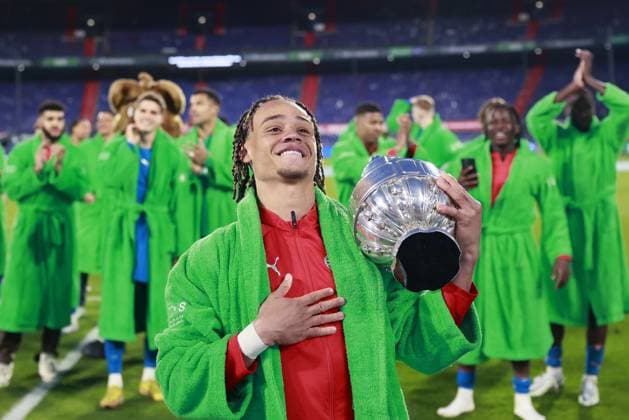 Bilder des Jahres 2023, Sport 04 April Sport Themen der Woche KW17 Sport Bilder des Tages ROTTERDAM - Xavi Simons of PSV Eindhoven with the TOTO KNVB Cup after the completion of the TOTO KNVB Cup final between PSV and Ajax at Feyenoord Stadion de Kuip on April 30, 2023 in Rotterdam, Netherlands. ANP ROBIN VAN LONKHUIJSEN Dutch Cup final 2022 2023 xVIxANPxSportx xxANPxIVx 468225788 originalFilename: 468225788.jpg