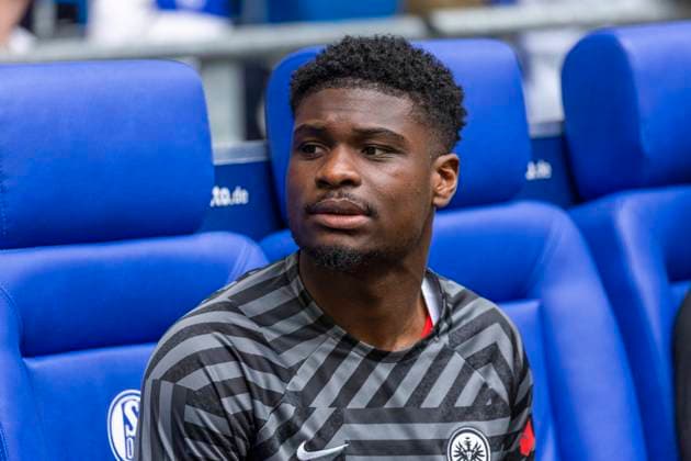 Ersatzspieler auf der Auswechselbank, Eric Junior Dina Ebimbe (SGE), Fussball, Bundesliga, 2022 2023, Veltins Arena Gelsenkirchen, FC Schalke 04 vs. Eintracht Frankfurt 2-2 Fussball, Bundesliga, 2022 2023, FC Schalke 04 vs. SG Eintracht Frankfurt 2:2, Veltins Arena Gelsenkirchen, Ersatzspieler auf der Auswechselbank, Eric Junior Dina Ebimbe (SGE), DFL REGULATIONS PROHIBIT ANY USE OF PHOTOGRAPHS AS IMAGE SEQUENCES AND OR QUASI-VIDEO, sports, football, Bundesliga, 2022 2023, FC Schalke 04 vs. SG Eintracht Frankfurt 2-2, Veltins Arena Gelsenkirchen, stand-by player on the bench, Eric Junior Dina Ebimbe (SGE), DFL REGULATIONS PROHIBIT ANY USE OF PHOTOGRAPHS AS IMAGE SEQUENCES AND OR QUASI-VIDEO