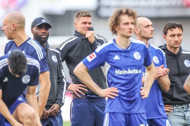 Bilder des Jahres 2023, Sport 05 Mai Sport Themen der Woche KW21 Sport Bilder des Tages 27.05.2023, Fussball, Saison 2022 2023, 1. Bundesliga, 34. Spieltag, RB Leipzig - FC Schalke 04, Simon Terodde (FC Schalke 04) weint. Leipzig Red Bull Arena Sachsen Deutschland xRHR-FOTO TRx Copyright: RHR-FOTOx RHR-FOTO TR