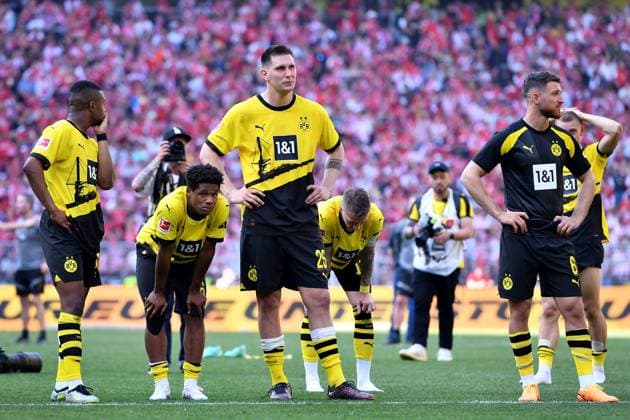 Fußball 1. Bundesliga 34. Spieltag Borussia Dortmund - 1. FSV Mainz 05 am 27.05.2023 im Signal Iduna Park in Dortmund V.l.n.r.: Youssoufa Moukoko ( Dortmund ), Julien Duranville ( Dortmund ), Niklas Süle ( Dortmund ), Marco Reus ( Dortmund ), Salih Özcan ( Dortmund ) enttäuscht DFL regulations prohibit any use of photographs as image sequences and or quasi-video.