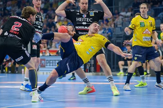 Bilder des Jahres 2023, Sport 06 Juni Sport Themen der Woche KW22 Sport Bilder des Tages Jannik Kohlbacher (Rhein Neckar Loewen, 80) beim Wurf GER, Rhein Neckar Löwen vs. HC Erlangen, Handball, DKB Handball Bundesliga, 32.Spieltag , Saison 2022 2023, 04.06.2023, GER, Rhein Neckar Löwen vs. HC Erlangen, Handball, DKB Handball Bundesliga, 32. Spieltag, Saison 2022 2023, 04.06.2023 Mannheim Copyright: xEibner-Pressefotox EP_EER