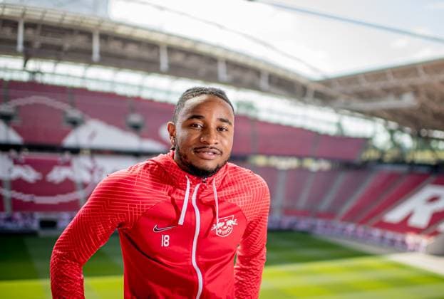 Leipzigs Christopher Nkunku beim Foto-Shooting. Spaziergang und Interview mit Christopher Nkunku. 25. Mai 2023: Leipzig, Red Bull Arena. Spaziergang und Interview mit Christopher Nkunku