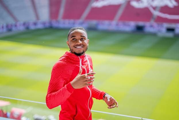 Leipzigs Christopher Nkunku beim Foto-Shooting. Spaziergang und Interview mit Christopher Nkunku. 25. Mai 2023: Leipzig, Red Bull Arena. Spaziergang und Interview mit Christopher Nkunku