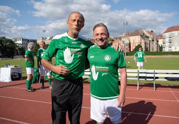 Sport Bilder des Tages Fussball, Saison 2022 2023, FC Bundestag - FC Diabetologie, v. l. Trainer Christoph Daum, Thomas Icke Häßler, 13.06. 2023, Copyright: xMatthiasxKochx