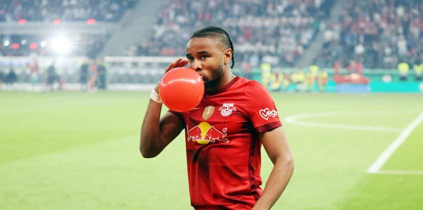 03.06.23 DFB-Pokal Finale RB Leipzig - Eintracht Frankfurt Deutschland, Berlin, 03.06.2023, Fussball, DFB-Pokal, Finale, RB Leipzig - Eintracht Frankfurt: Christopher Nkunku (RB Leipzig); Jubel Tor 1:0 Nkunku Luftballon.