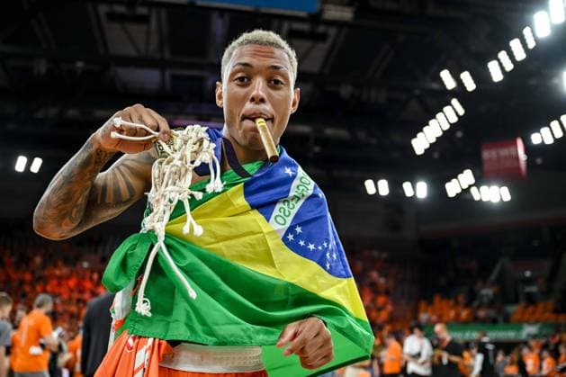 Bilder des Jahres 2023, Sport 06 Juni Sport Themen der Woche KW24 Sport Bilder des Tages 16.06.2023, ratiopharm Arena, Germany, Neu Ulm, ratiopharm ulm vs Telekom Baskets Bonn - Basketball Bundesliga- Playoffs Finale - Spiel 4, Yago Mateus Dos Santos (ratiopharm ulm) gestikuliert, gestik, Schlussjubel (Foto H. Langer, H. Langer) ratiopharm Arena Neu Ulm Germany