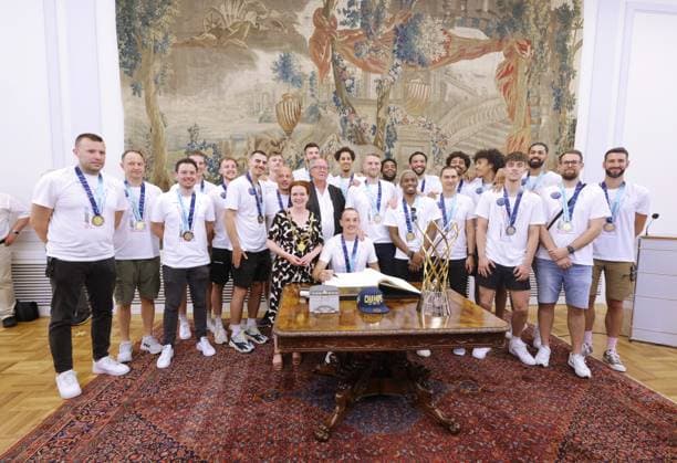 Bilder des Jahres 2023, Sport 06 Juni Sport Themen der Woche KW25 Sport Bilder des Tages Teamverabschiedung zum Saisonende - Empfang im Alten Rathaus bei OB Katja Dörner, Eintrag ins Goldene Buch Telekom Baskets Bonn