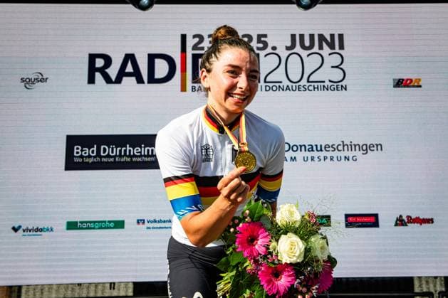 Bilder des Jahres 2023, Sport 06 Juni Sport Themen der Woche KW25 Sport Bilder des Tages LIPPERT Liane: National Championships Road cycling, Rad, Radsport, Strasse 2023 - RR Elite Women LIPPERT Liane ( GER ) - MOVISTAR TEAM WOMEN ( MOV ) - ESP - Winner - First Place Award Ceremony Medal Ceremony Podium - Querformat - quer - horizontal - Landscape - Event Veranstaltung: National Championships - Road Cycling - Category Kategorie: Cycling - Road Cycling - Elite Women - Location Ort: Europe Germany - Baden Württemberg - Start: Donaueschingen - Finish - Bad Dürrheim ( Baden Württemberg ) - Discipline: Road Race ( RR ) - National Championships - Distance: 135 km - Date Datum: 24.06.2023 Saturday -