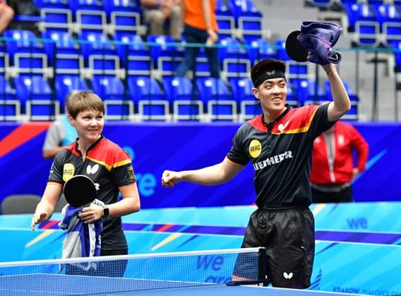 Bilder des Jahres 2023, Sport 06 Juni Sport Bilder des Tages DAng QIU und Nina MITTELHAM, Deutschland, Gewinnen Gold im Mixed bei den Europaspiele in Krakau und sichern sich damit ihren persönlichen Startplatz bei den Olympischen Spielen in Paris. DAng QIU und Nina MITTELHAM, Deutschland, Gewinnen Gold im Mixed bei den European Games in Krakau und sichern sich damit ihren persönlichen Startplatz bei den Olympischen Spielen in Paris. Krakau Krakau Hutnik Arena Polen