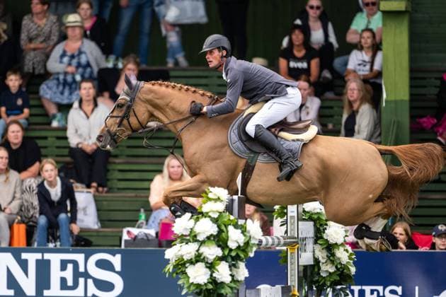 Bilder des Jahres 2023, Sport 07 Juli Sport Themen der Woche KW28 Sport Bilder des Tages 230713 Elian Baumann, Schweiz, pa Hold Up Di Vico P. tävlar i Stiftelsen Falsterbo Horse Prize under dag 6 av Falsterbo Horse Show den 13 juli 2023 i Falsterbo. Copyright: MATHILDAxAHLBERG BB230713MA255