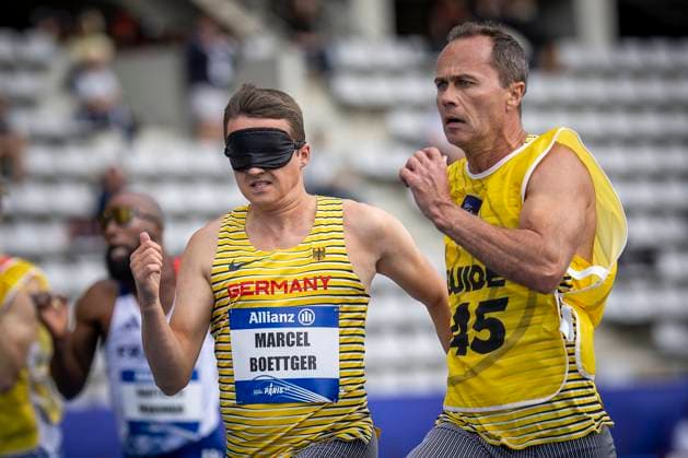 Bilder des Jahres 2023, Sport 07 Juli Sport Themen der Woche KW28 Sport Bilder des Tages Paris 2023 World Para Athletics Championships; Frankreich, 14.07.2023 Marcel Boettger (GER TV Wattenscheid 01 T12) und Guide Alexander Kosenkow (GER TV Wattenscheid 01 Guide)waehrend der World Para Athletics Championships am 14.07.2023 im Charlety Stadium in Paris, Frankreich. Copyright: xBEAUTIFULxSPORTS AxelxKohringx