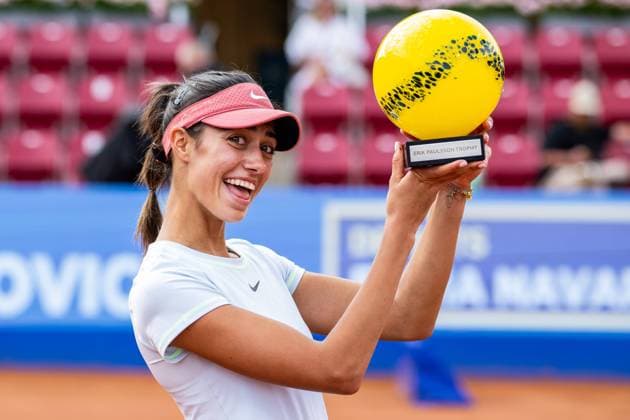 Bilder des Jahres 2023, Sport 07 Juli Sport Themen der Woche KW28 Sport Bilder des Tages 230715 Olga Danilovic, Serbien, jublar med pokalen under prisutdelningen fördamernas final under dag 6 av WTA, Tennis Damen Nordea Open den 15 juli 2023 i Bastad. Copyright: NICLASxJÖNSSON BB230715NO075
