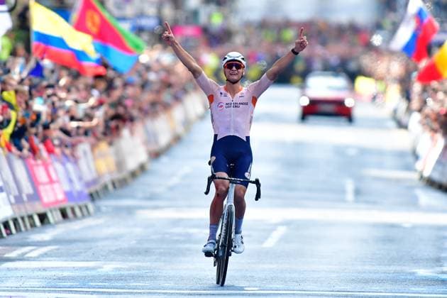 Bilder des Jahres 2023, Sport 08 August Sport Themen der Woche KW31 Sport Bilder des Tages Mathieu VAN DER POEL UCI Cycling World Championships 2023 Mathieu VAN DER POEL (Niederlande) Weltmeister, gewinnt Men Elite Road Race (One day raceÂ»EdinburghºGlasgow 271,1 Kilometer) 06.08.2023 UCI Cycling World Championships 2023