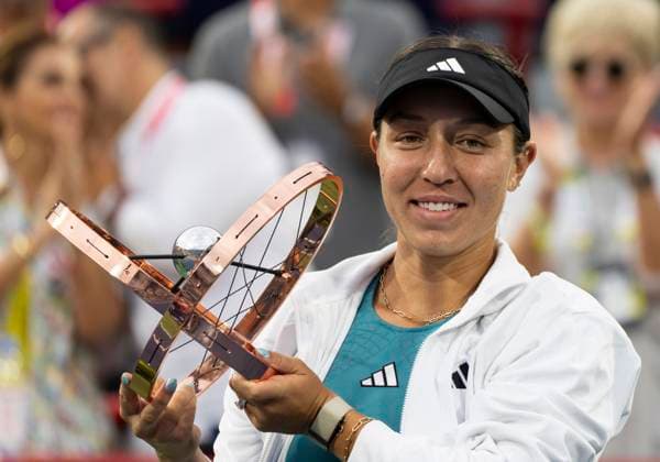 Bilder des Jahres 2023, Sport 08 August Sport Themen der Woche KW32 August 13, 2023, MONTREAL, PQ, Canada: Jessica Pegula of the United States, holds the trophy following her win over Liudmila Samsonova of Russia, in the final of the National Bank Open tennis tournament in Montreal, Sunday, Aug.13, 2023. Canada News - August 13, 2023 - ZUMAc35_ 20230813_zaf_c35_112 Copyright: xChristinnexMuschix