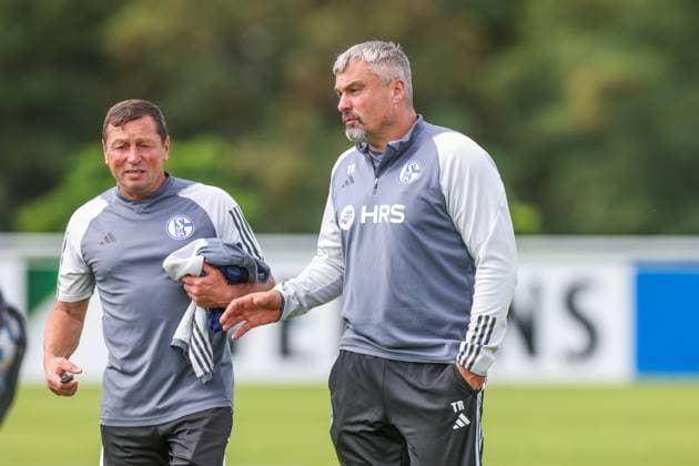15.08.2023, Fussball, Testspiel, Saison 2023 2024, U23 FC Schalke 04 - FC Schalke 04, Willi Landgraf (FC Schalke 04), Cheftrainer Thomas Reis (FC Schalke 04) Gelsenkirchen NRW Deutschland xRHR-FOTO TRx Copyright: RHR-FOTOx RHR-FOTO TR