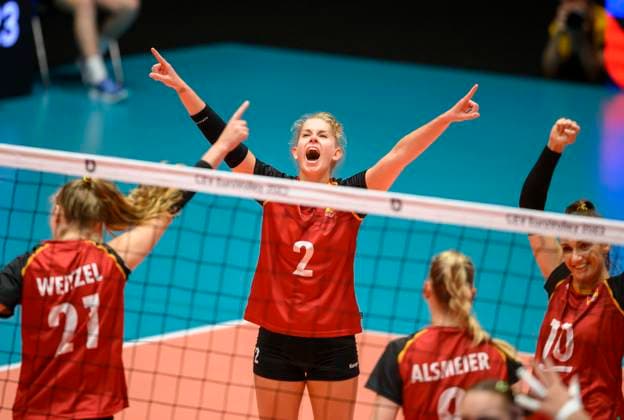 Bilder des Jahres 2023, Sport 08 August Sport Themen der Woche KW33 Sport Bilder des Tages Jubel GER, Pia KAESTNER (Kästner)(GER) Griechenland (GRE) - Deutschland GER), am 17.08.2023 Volleyball Europameisterschaft der Frauen, vom 15.08. - 03.09.2023 in Duesseldorf Deutschland. Â