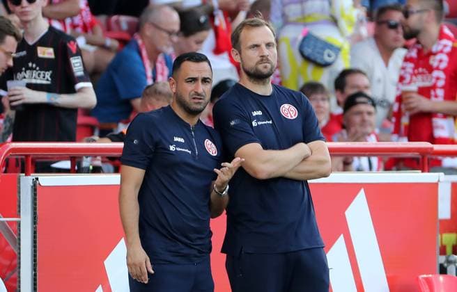 Co Trainer Babak Keyhanfar, Trainer Bo Svensson Aktion Oberkörper Fußball Fussball Bundesliga Herren DFL 1. Spieltag Saison 2023 2024 20.08.2023 1.FC Union Berlin FCU vs. 1.FSV Mainz 05 DFL regulations prohibit any use of photographs as image sequences and or quasi-video.