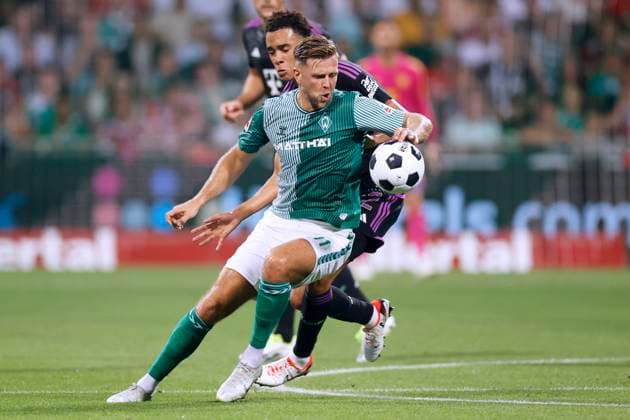 FUELLKRUG Niclas Team Werder Bremen mit MUSIALA Jamal DFL Fussball Bundesliga Saison 2023 - 2024 Spiel Werder Bremen - FC Bayern Muenchen am 18.08. 2023 in Bremen DFL REGULATIONS PROHIBIT ANY USE OF PHOTOGRAPHS as IMAGE SEQUENCES and or QUASI-VIDEO Copyright: xLacixPerenyix