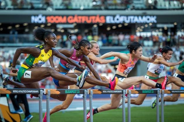Bilder des Jahres 2023, Sport 08 August Sport Themen der Woche KW34 Sport Bilder des Tages World Athletics Championships Budapest 23; Hungary, 22.08.2023 Ackera NUGENT of JAMAICA (JAM), Masai RUSSELL of UNITED STATES (USA), Mette GRAVERSGAARD of DENMARK (DEN) compete in the first round of the womens 100 m hurdles at the World Athletics Championships Budapest 23 in Budapest, on Tuesday, August 22, 2023 Copyright: xBEAUTIFULxSPORTS OlafxRellischx
