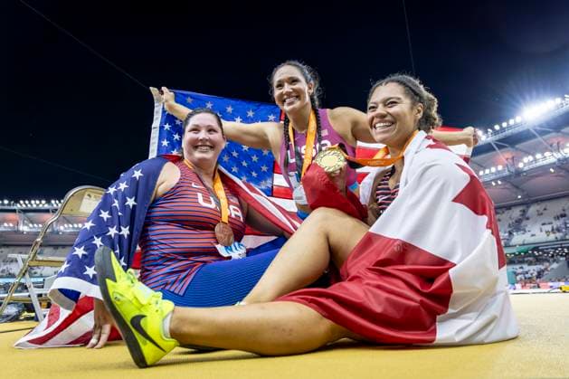 Bilder des Jahres 2023, Sport 08 August Sport Themen der Woche KW34 Sport Bilder des Tages World Athletics Championships Budapest 23; Hungary, 24.08.2023 Budapest, Hungary - August 24: Camryn ROGERS of CANADA (CAN), Janee KASSANAVOID and DeAnna PRICE of the UNITED STATES (USA) after the hammer throw final on day 6 of the World Athletics Championships Budapest 23 at the National Athletics Centre in Budapest, Hungary on August 24, 2023. Copyright: xBEAUTIFULxSPORTS AxelxKohringx