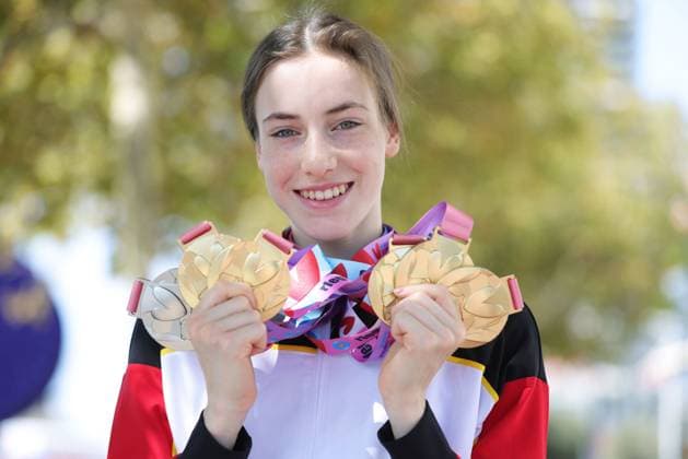 Bilder des Jahres 2023, Sport 08 August Sport Themen der Woche KW34 Sport Bilder des Tages Darja Varfolomeev, GER, presenting five gold medals and one silver (team) during a photoshoot after 2023 World Rhythmic gymnastics, Rhythmische Sportgymnastik, RSG championships in Valencia; 27 08 2023;
