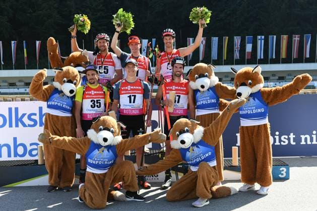 Bilder des Jahres 2023, Sport 09 September Bilder des Jahres 2023, Sport 09 September Sport Themen der Woche KW36 Biathlon, Sommerbiathlon - Siegerehrung mit NAWRATH Philipp (SK Nesselwang LpB BSV-A), DOLL Benedikt (SZ Breitnau BwO SBW) und DONHAUSER Johannes (SC Ruhpolding LpB BSV-C) davor FINELLO Jeremy (SUI), STRELOW Justus (SG Stahl Schmiedeberg BwO SVSAC) und DORFER Matthias (SV Marzoll BwB BSV-C) bei der Deutschen Meisterschaft Biathlon Ruhpolding Sprint 10 km der Herren am 09.09.2023, Deutschland, Oberbayern Ruhpolding Chiemgau Arena Oberbayern Deutschland