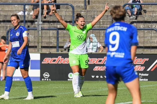 Fußball I Frauen I Saison 2023-2024 I DFB Pokal I 2. Runde I 1. FFC Turbine Potsdam - VfL Wolfsburg I 10.09.2023 Lena Sophie Oberdorf (5, VfL Wolfsburg) jubelt beim 0:2-Tor Potsdam Karl-Liebknecht-Straße 90 Brandenburg Deutschland Copyright: xLobeca InesxHähnelx