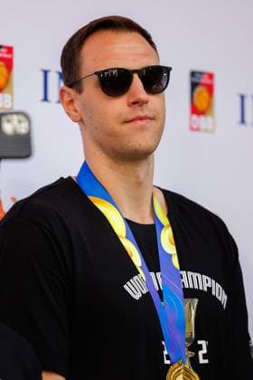 Die Rueckkehr der Helden - Empfang der Basketball Weltmeister in Frankfurt, DBB, 12.09.2023 Johannes Voigtmann (Olimpia Milano) Empfang der Deutschen Nationalmannschaft an der ING-Diba Zentrale in Frankfurt nach Gewinn der Weltmeisterschaft 2023. Copyright: xBEAUTIFULxSPORTS Hahnex