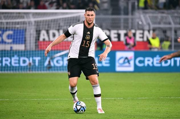 Fussball, Herren, Deutschland, Nationalmannschaft, Länderspiel, Signal Iduna Park Dortmund: Deutschland - Frankreich 2:1; Niklas Süle (GER). Aktion, Einzelbild. DFB UEFA REGULATIONS PROHIBIT ANY USE OF PHOTOGRAPHS AS IMAGE SEQUENCES AND OR QUASI-VIDEO.