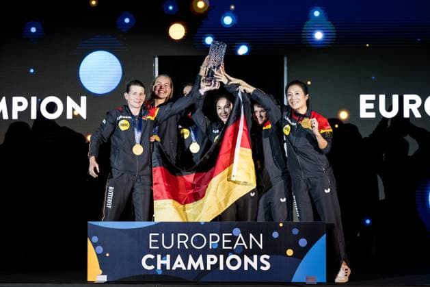 Bilder des Jahres 2023, Sport 09 September Sport Themen der Woche KW37 Sport Bilder des Tages 230917 The team of Germany, with Xiaona Shan, Ying Han, Nina Mittelham, Sabine Winter and Annett Kaufmann (not in order) celebrate with the trophy and their gold medals after winning the women s final during day 8 of the 2023 European Table tennis, Tischtennis Championship on September 17, 2023 in Malmö. Photo: Mathilda Ahlberg BILDBYRAN kod MA MA0522 bordtennis table tennis pingis 2023 european table tennis championship bordtennis-em em day 8 bbeng final women dam kvinner jubel Copyright: MATHILDAxAHLBERG BB230917MA113