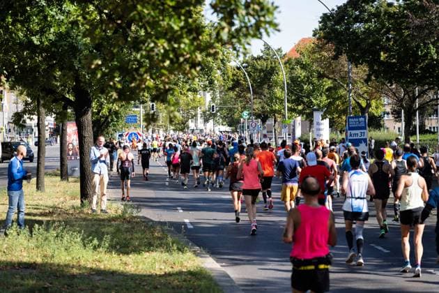 24.09.2023,Berlin,49. BMW BERLIN-MARATHON,Impressionen,Ortsteil Schmargendorf im Bezirk Wilmersdorf.Hohenzollerndamm.
