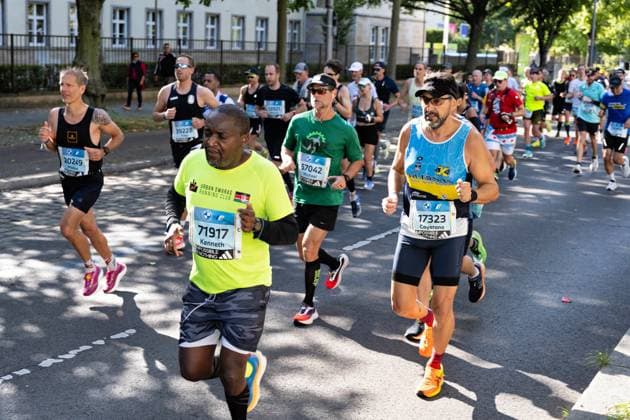 24.09.2023,Berlin,49. BMW BERLIN-MARATHON,Impressionen,Ortsteil Schmargendorf im Bezirk Wilmersdorf.Hohenzollerndamm.