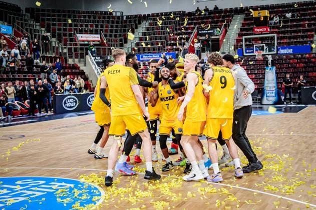 Bilder des Jahres 2023, Sport 10 Oktober Sport Themen der Woche KW43 Sport Bilder des Tages Jubel bei den Riesen, Mitte: Desure Buie (MHP Riesen Ludwigsburg, 07) MHP Riesen Ludwigsburg - King Szczecin, Basketball, Basketball Champions League, Saison 2023 24, 24.10.2023, Ludwigsburg (MHPArena), DEU MHP Riesen Ludwigsburg - King Szczecin, 24.10.2023, Ludwigsburg (MHPArena), DEU Ludwigsburg Copyright: xSandyxDinkelackerx EP_SDR
